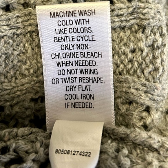 Croft&Barrow Grey Scoop Neck two button 3/4 sleeve woven sweater Size 2X - Picture 7 of 7